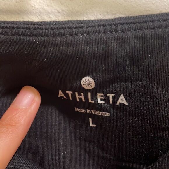 Athleta woman’s black Capri leggings - Picture 6 of 10
